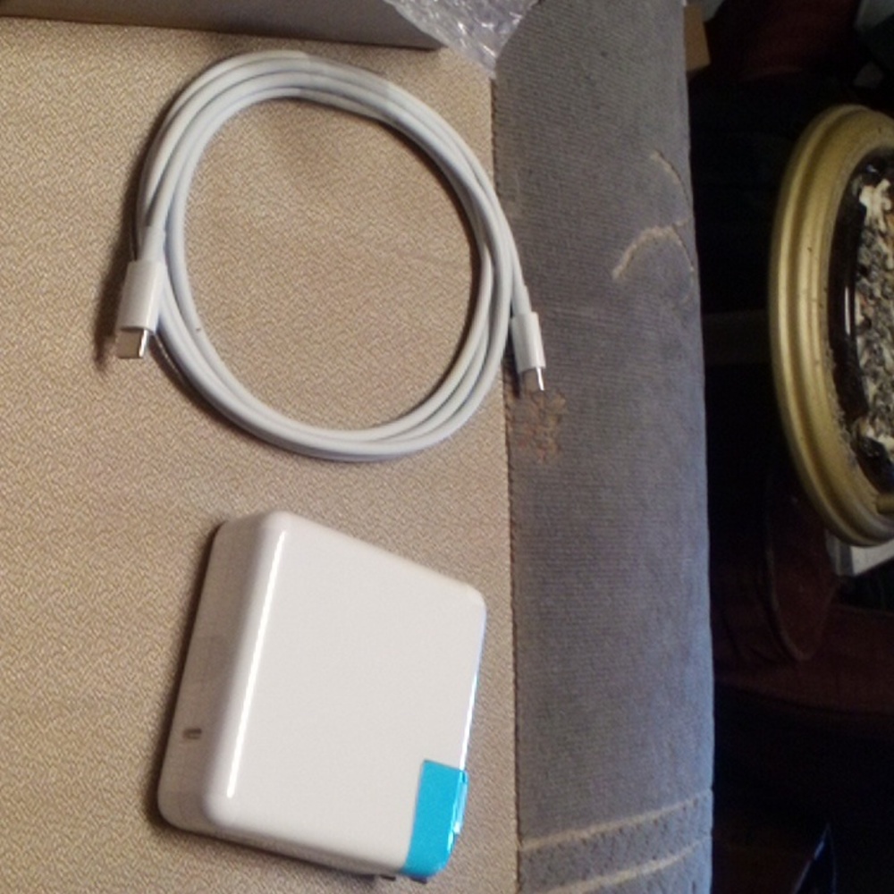 MacBook pro charger 87w  c charger